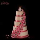 gâteau de mariage avec roses roses