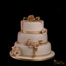 gâteau de mariage roses et or